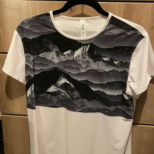 Lululemon short sleeve top